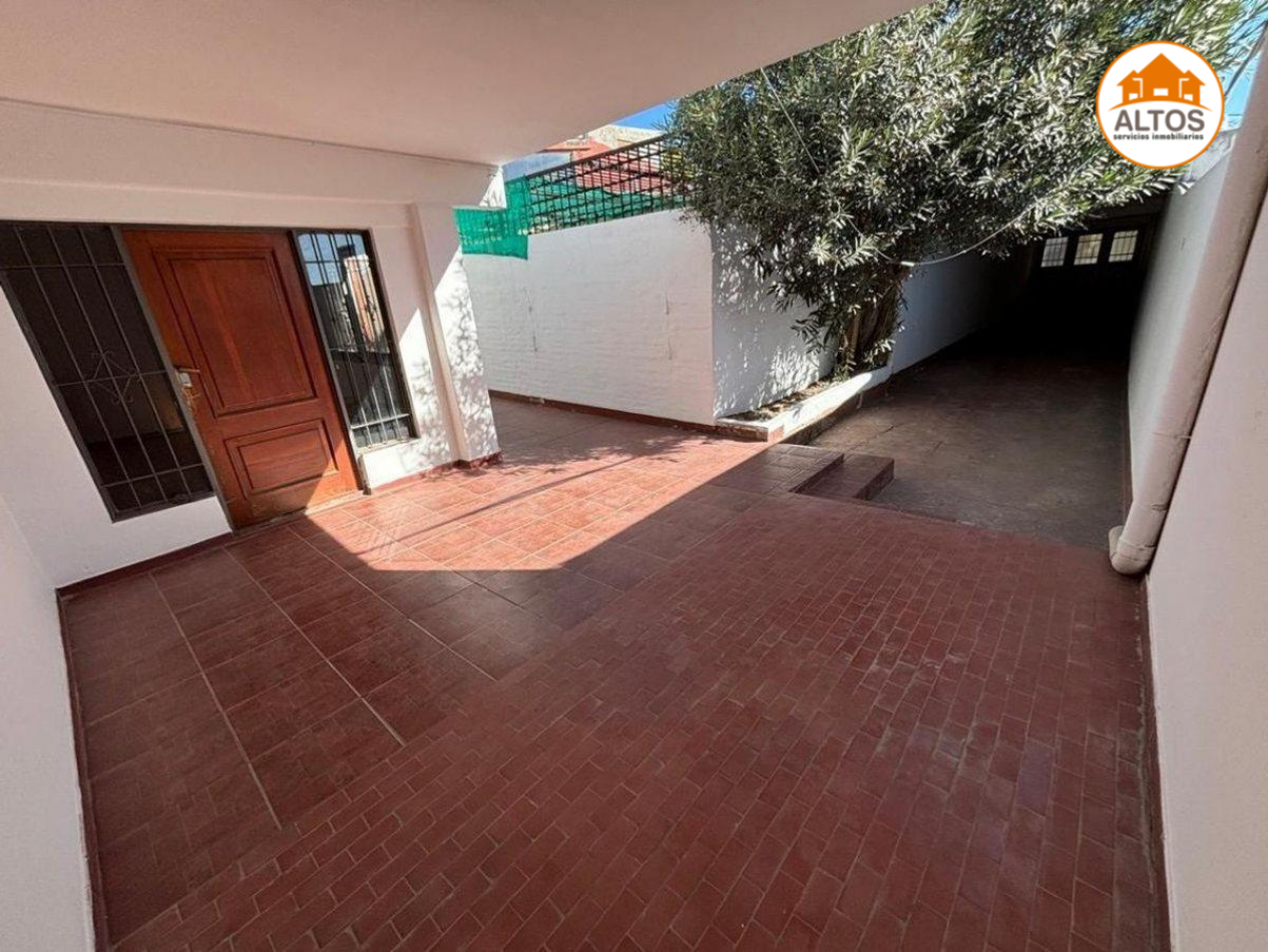 VENTA CASA 3 DORM. COCHERA DOBLE. BARRIO MAIPU