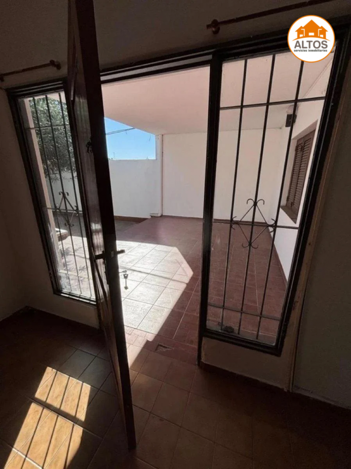 VENTA CASA 3 DORM. COCHERA DOBLE. BARRIO MAIPU