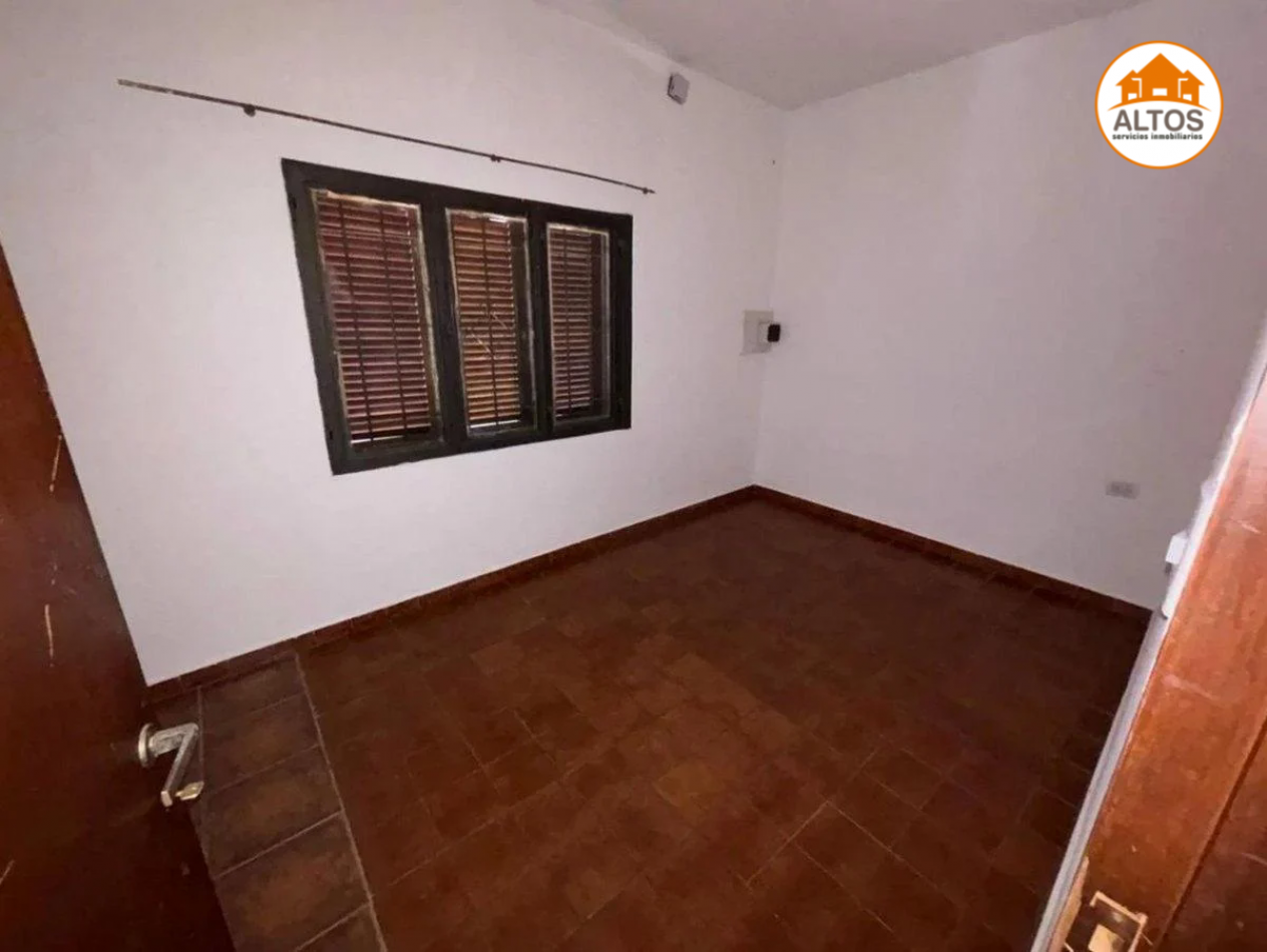 VENTA CASA 3 DORM. COCHERA DOBLE. BARRIO MAIPU