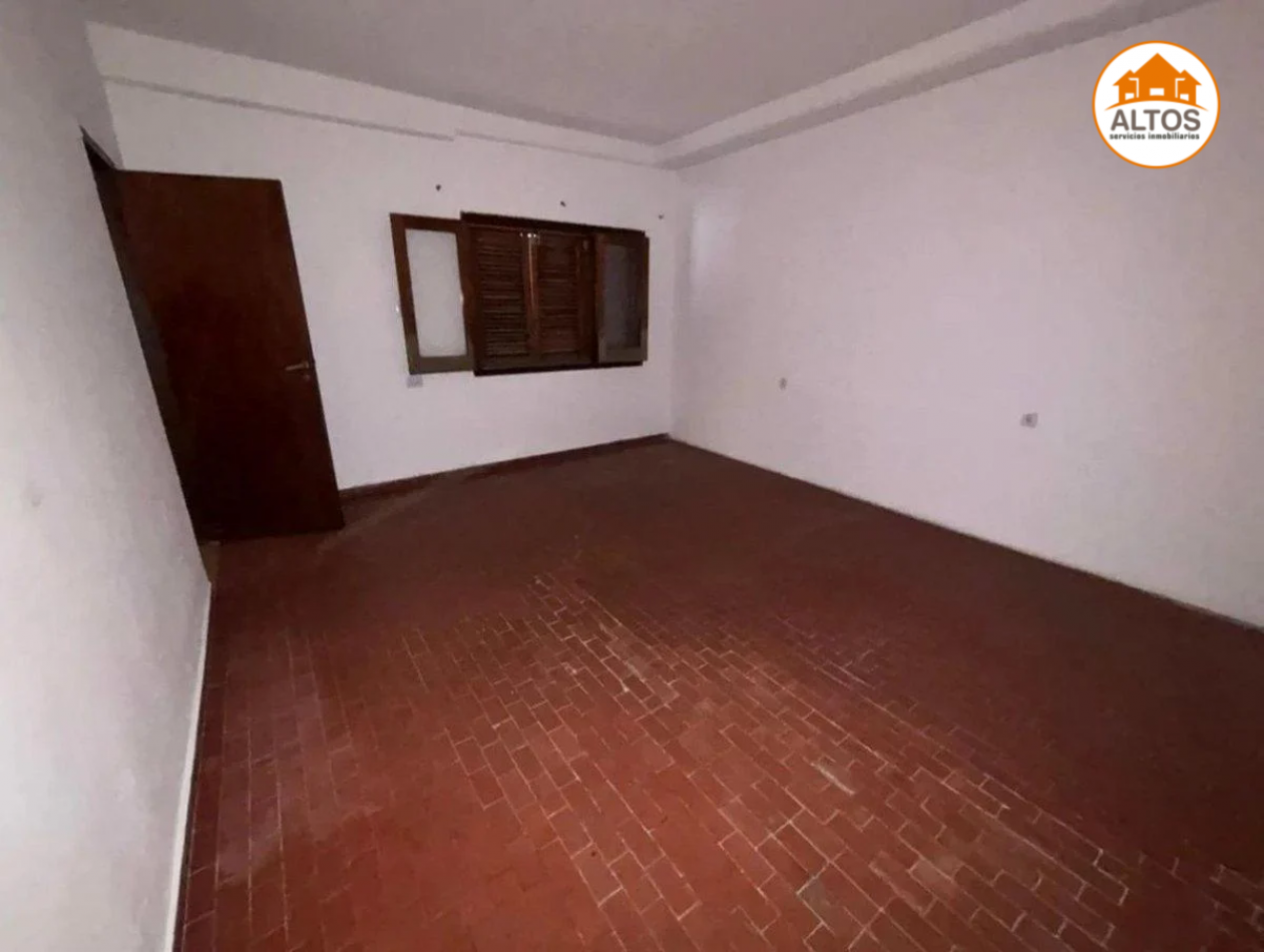 VENTA CASA 3 DORM. COCHERA DOBLE. BARRIO MAIPU