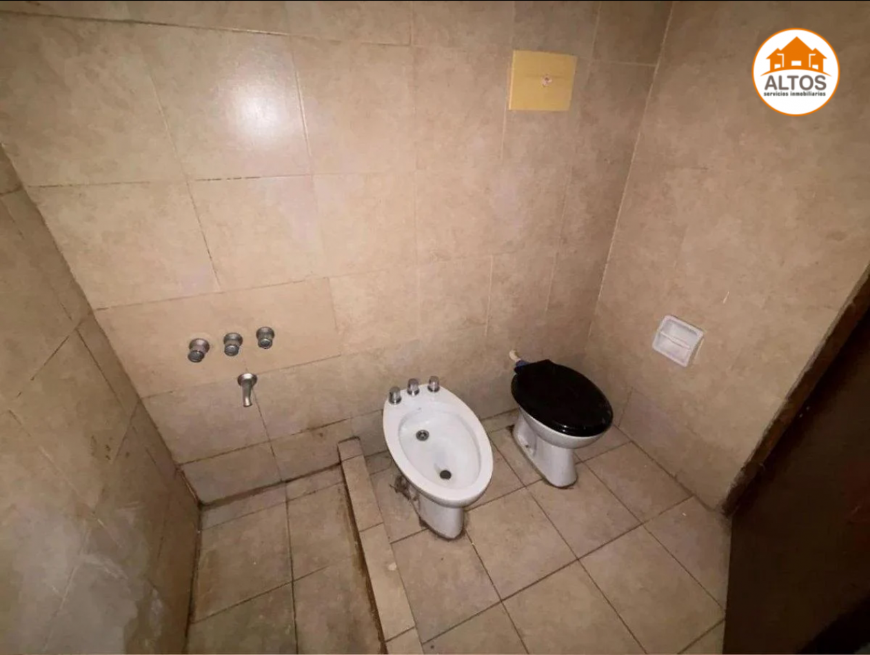 VENTA CASA 3 DORM. COCHERA DOBLE. BARRIO MAIPU