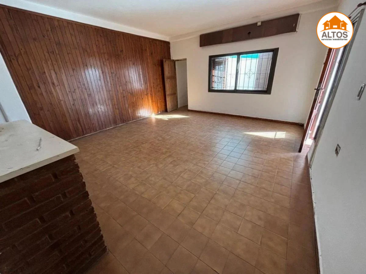 VENTA CASA 3 DORM. COCHERA DOBLE. BARRIO MAIPU