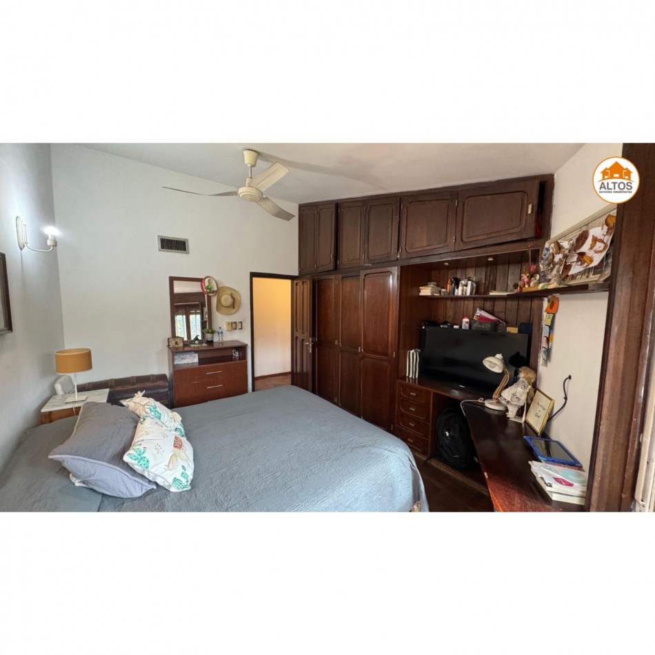 IMPONENTE CASA A LA VENTA. 3 DORM - 4 BAÑOS - COCHERA DOBLE - PILETA - QUINCHO. B° CERRO DE LAS ROSAS
