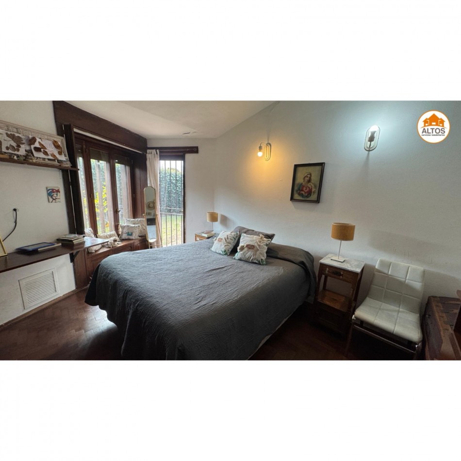 IMPONENTE CASA A LA VENTA. 3 DORM - 4 BAÑOS - COCHERA DOBLE - PILETA - QUINCHO. B° CERRO DE LAS ROSAS