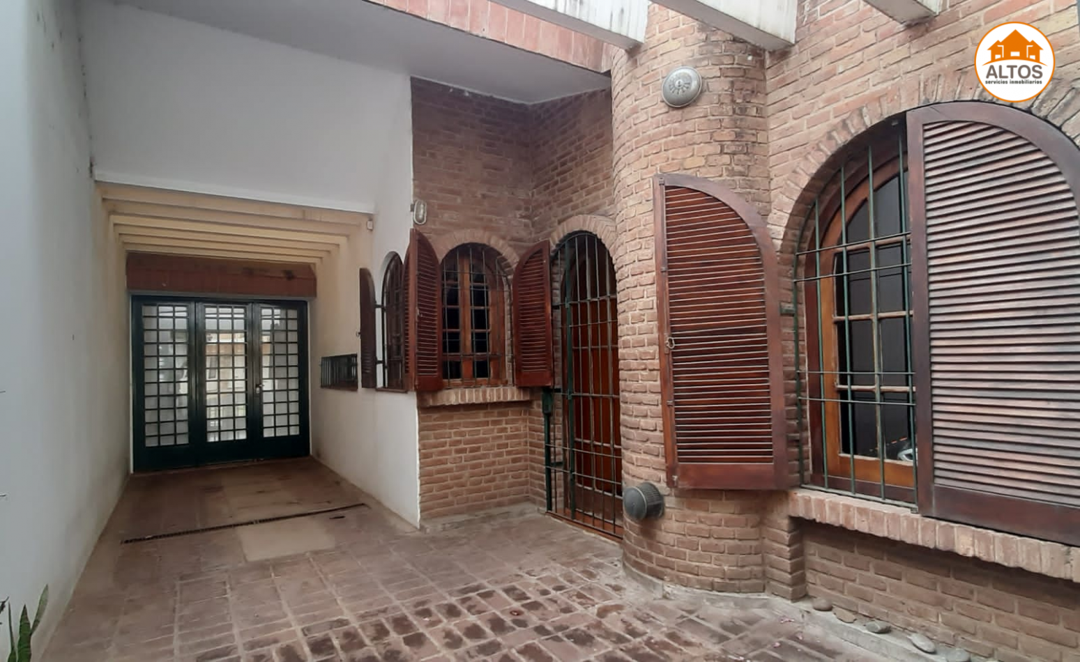 CASA 2 DORM. COCHERA. PATIO. SOBRE AV PATRIA AL 54. Bo ALTO GENERAL PAZ. CORDOBA. ESCRITURA