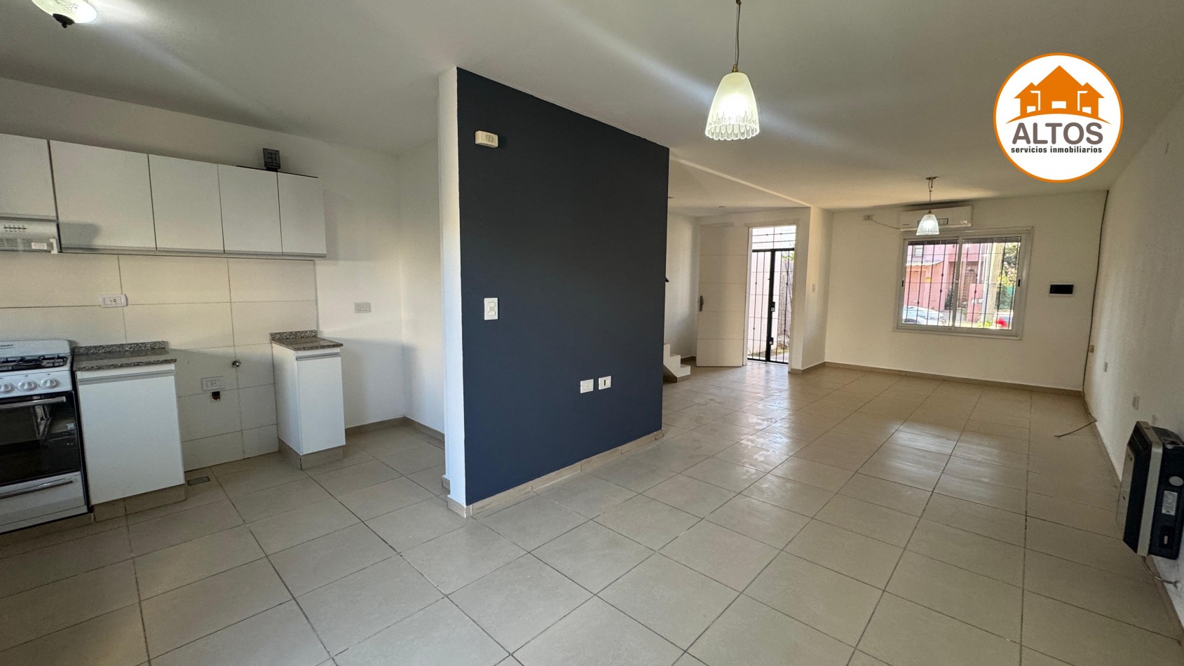 ALQ. DUPLEX CATEGORIA 3 DORM. PATIO. COCHERA. B° JARDINES DEL VALLE. NUEVO URCA. 