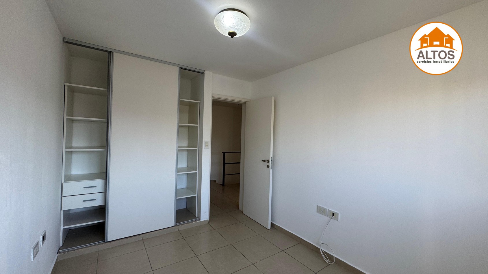 ALQ. DUPLEX CATEGORIA 3 DORM. PATIO. COCHERA. B° JARDINES DEL VALLE. NUEVO URCA. 