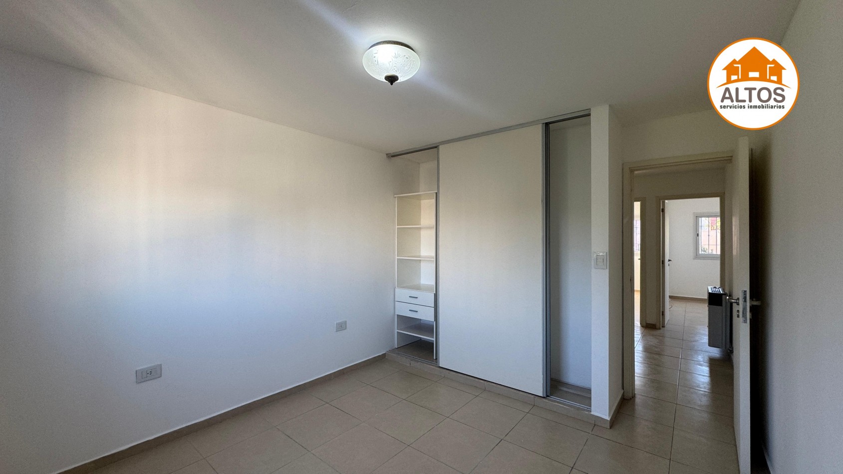 ALQ. DUPLEX CATEGORIA 3 DORM. PATIO. COCHERA. B° JARDINES DEL VALLE. NUEVO URCA. 