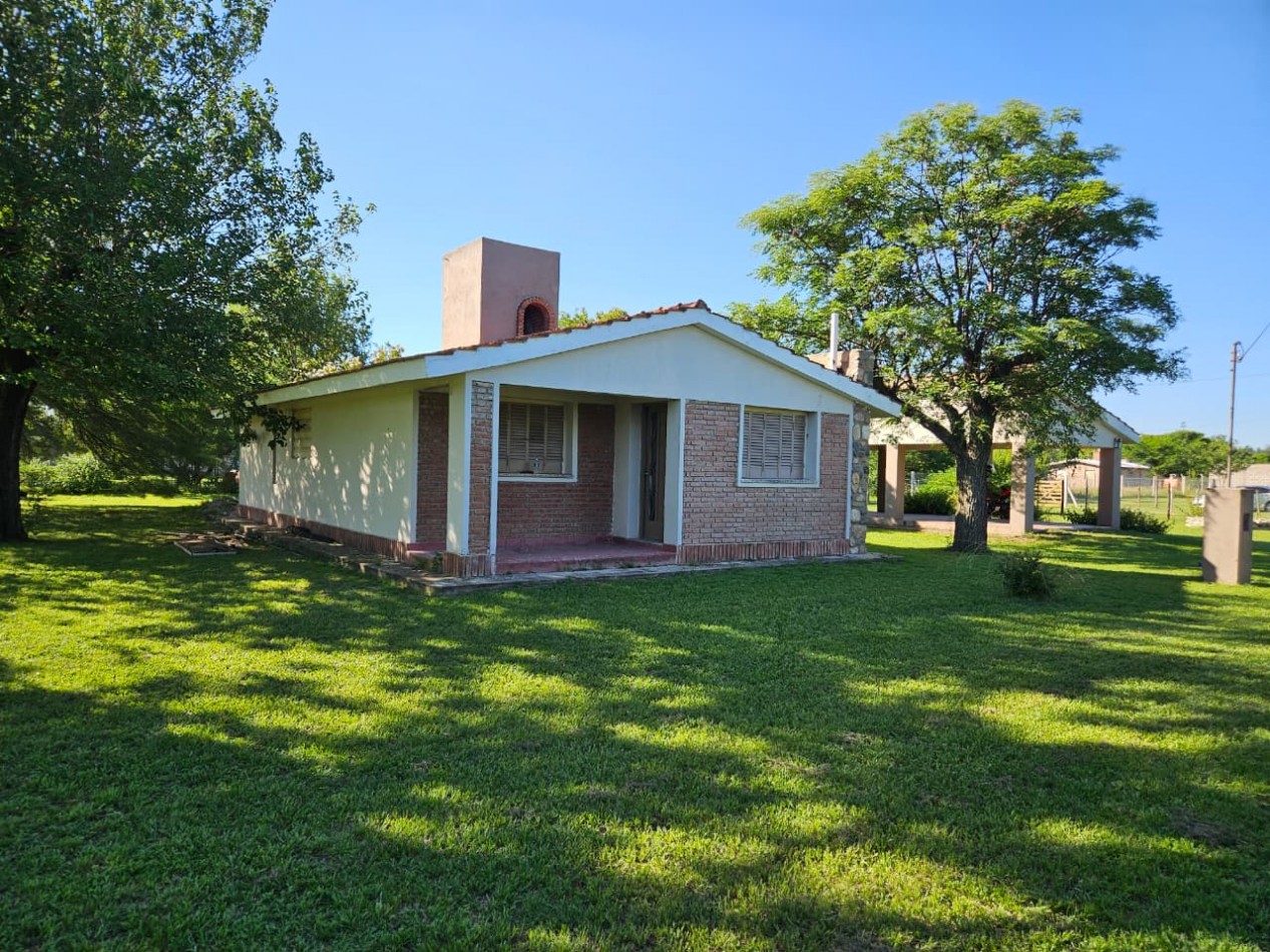 BARRIO LOS TALAS-SAN ISIDRO EN VILLA ANISACATE-CASA EN PLANTA BAJA ESQUINA, QUINCHO EN TERRENO DE 1.800m2 -CORDOBA-ESCRITURA