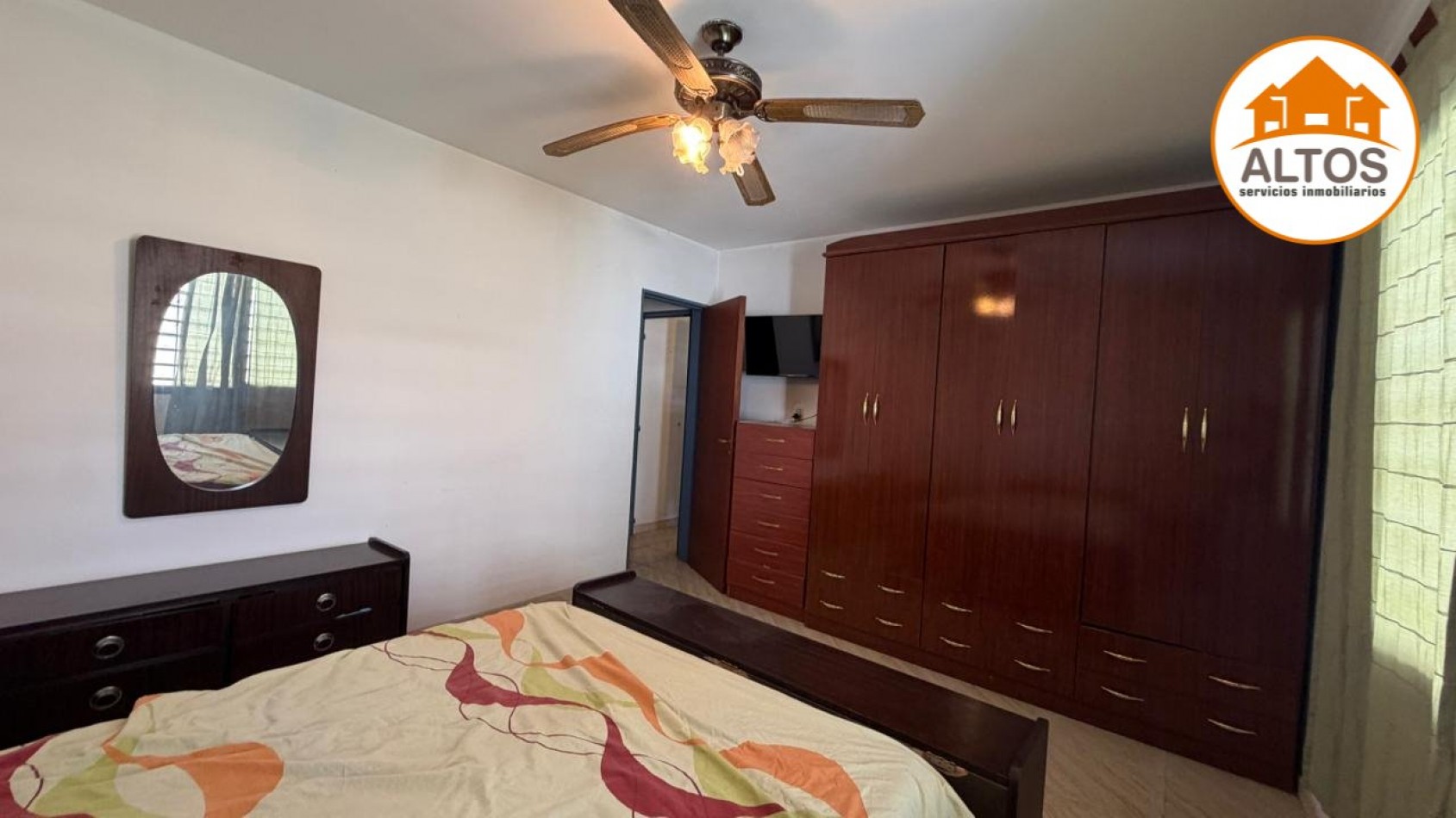 CASA 4 DORM. - 2BÑOS - COCHERA DOBLE - RESIDENCIAL SAN CARLOS - ZONA SUR CORDOBA.