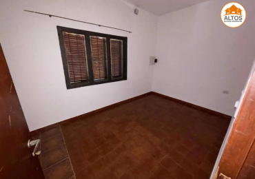 VENTA CASA 3 DORM. COCHERA DOBLE. BARRIO MAIPU